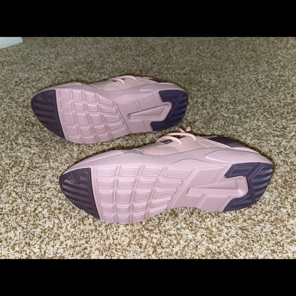 Fabletics runners new size 7.5 woman’s - Picture 2 of 2